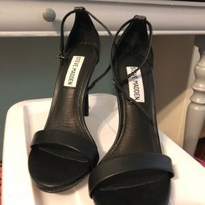 Black heels Steve Madden size 5 never worn